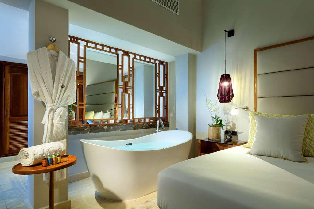 Grand Palladium Bavaro Suites, & Hotel 4*
