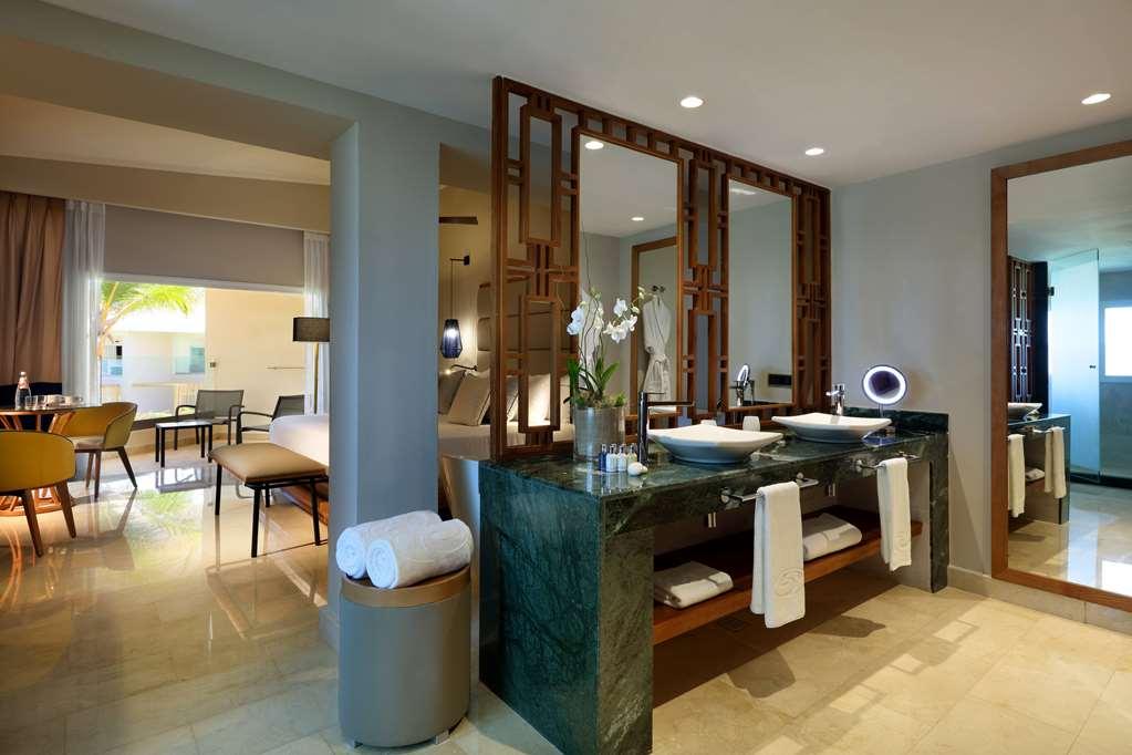 Hotel Grand Palladium Bavaro Suites, & 4*